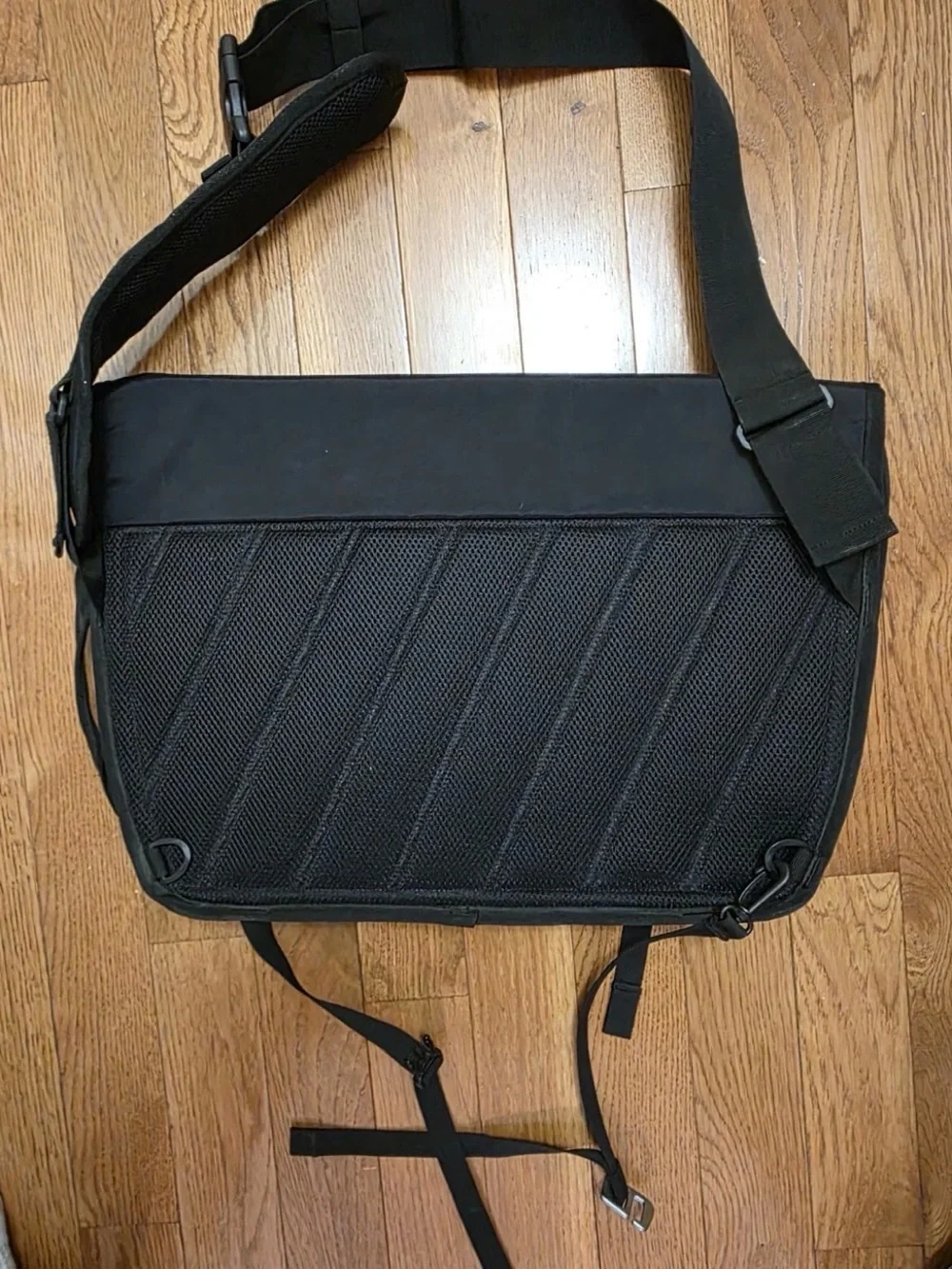 Columbia Black Messenger Bag